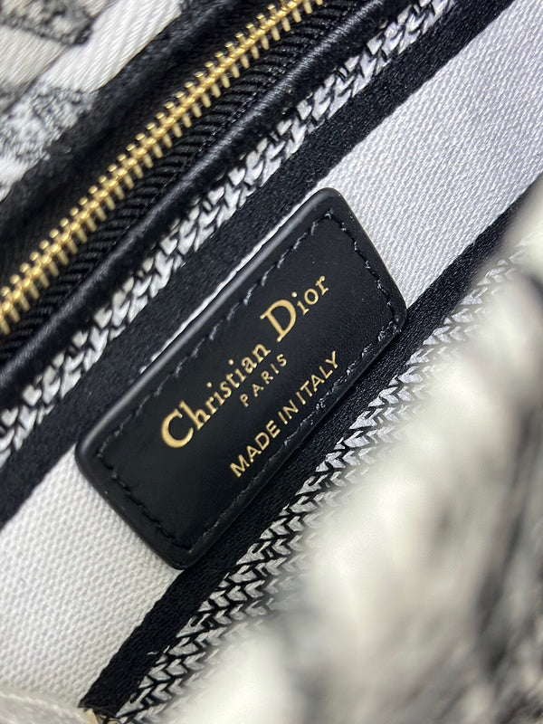 Dragons Bags Detail
