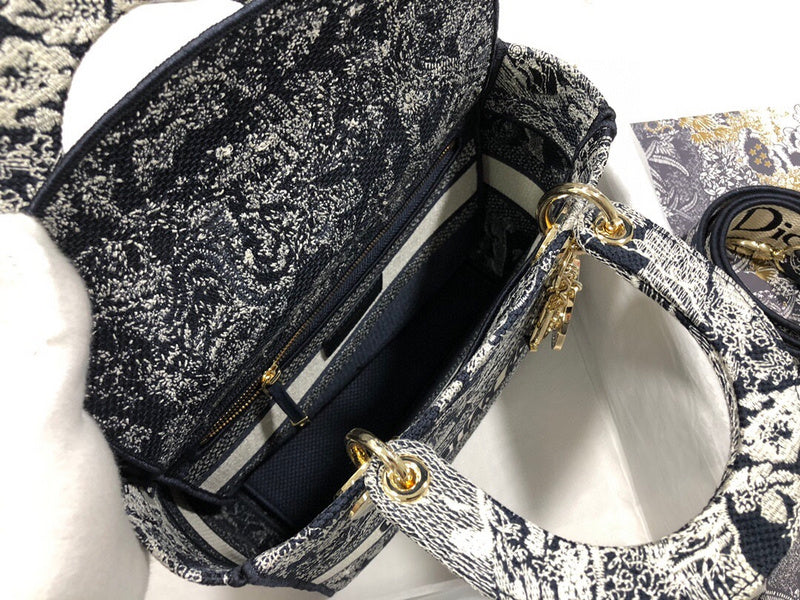 Dragons Bags Detail