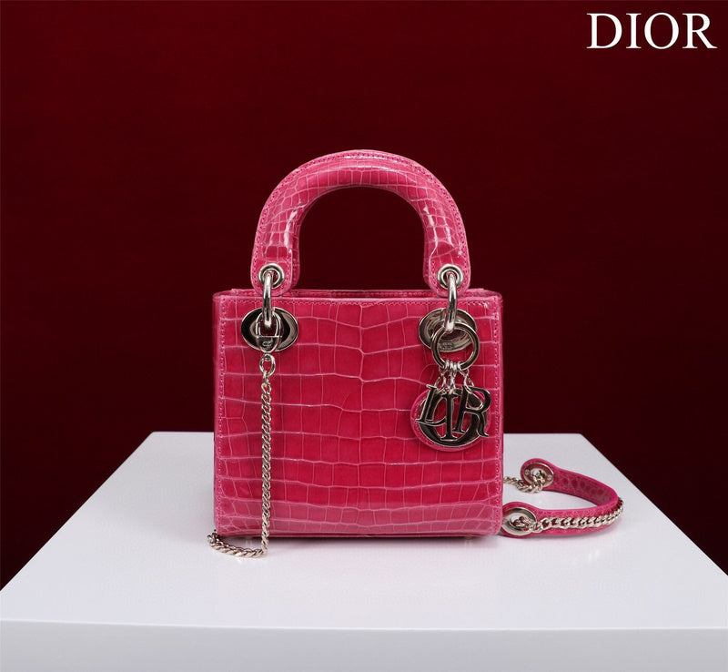 Dragons Bags Detail