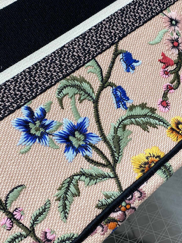 Dragons Bags Detail