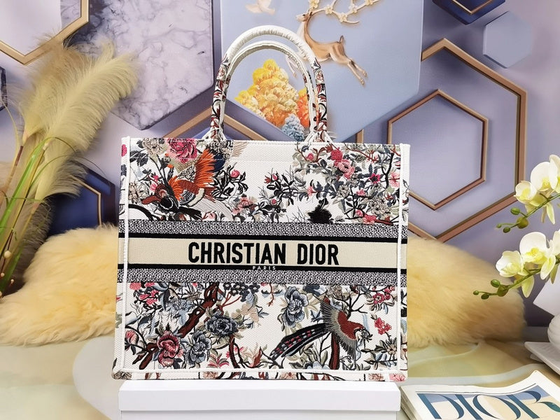Dragons Bags Detail