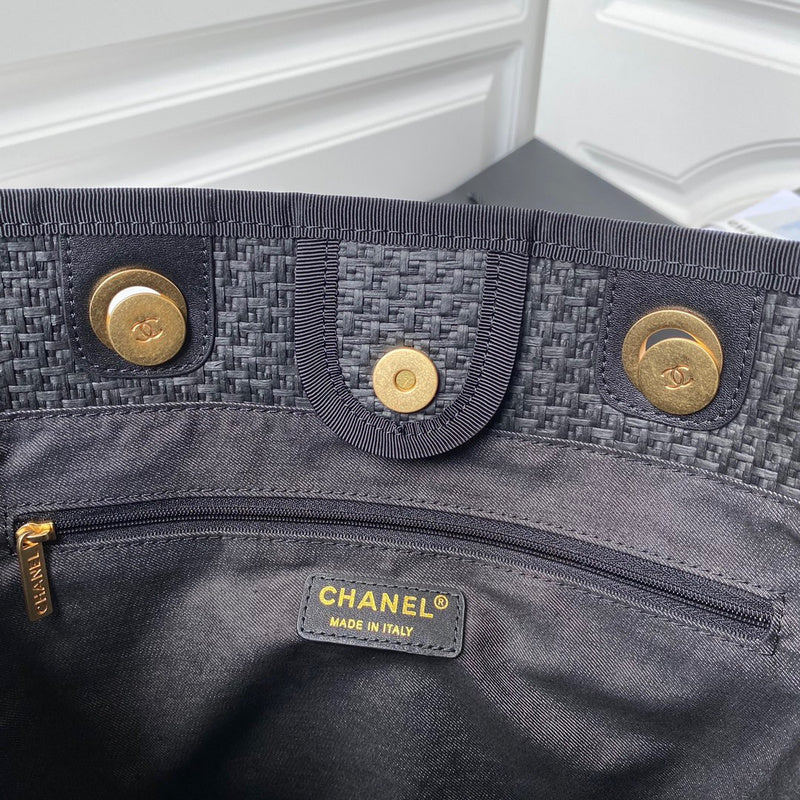 Dragons Bags Detail