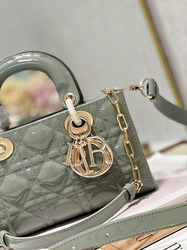Dragons Bags Detail