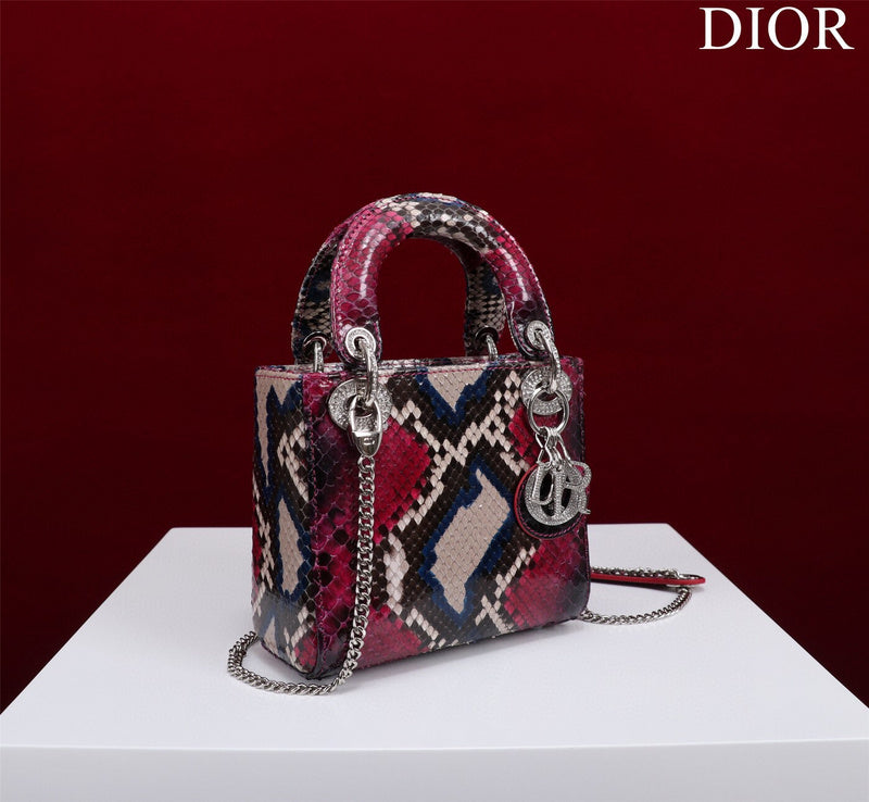 Dragons Bags Detail