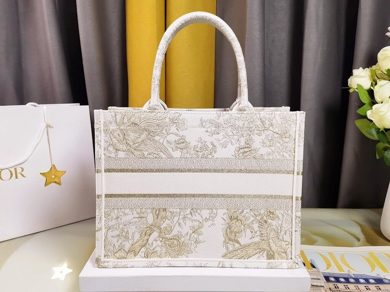 Dragons Bags Detail
