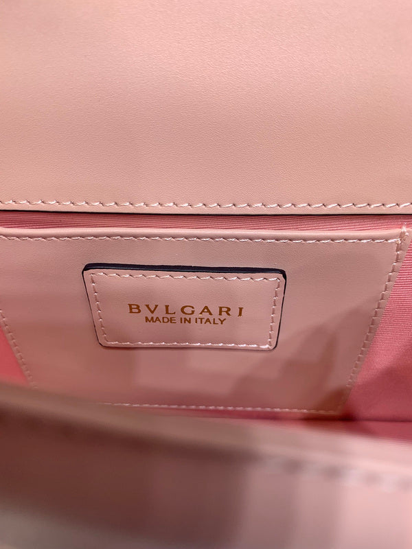 Dragons Bags Detail