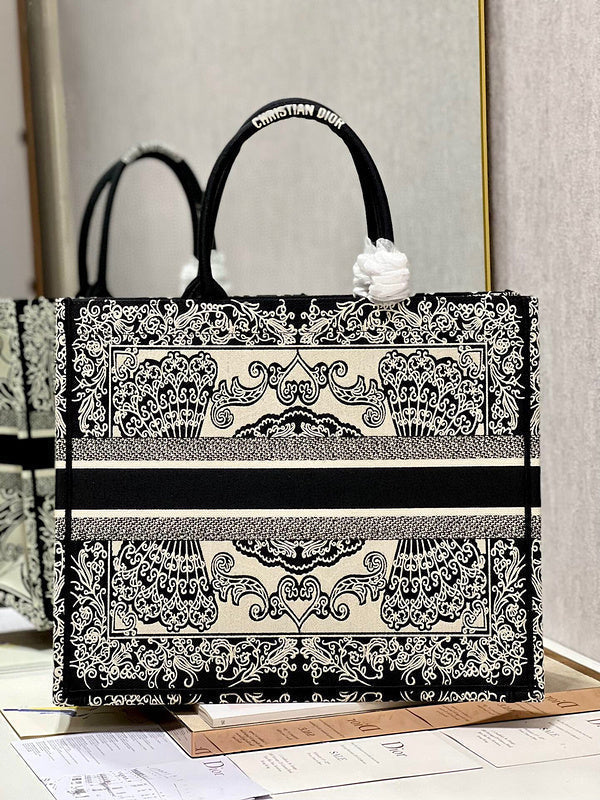 Dragons Bags Detail