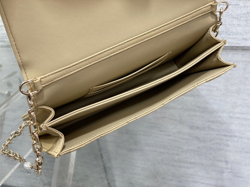 Dragons Bags Detail