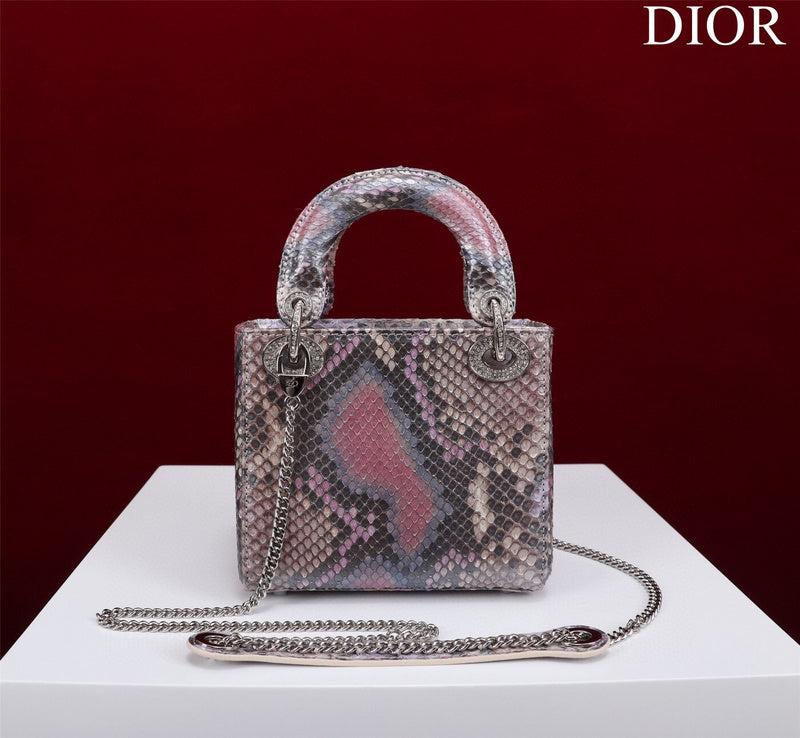 Dragons Bags Detail