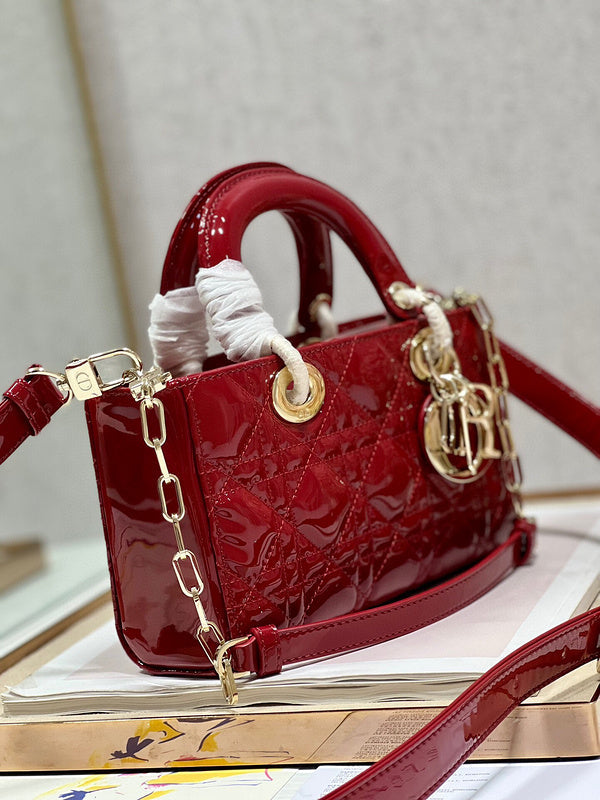 Dragons Bags Detail