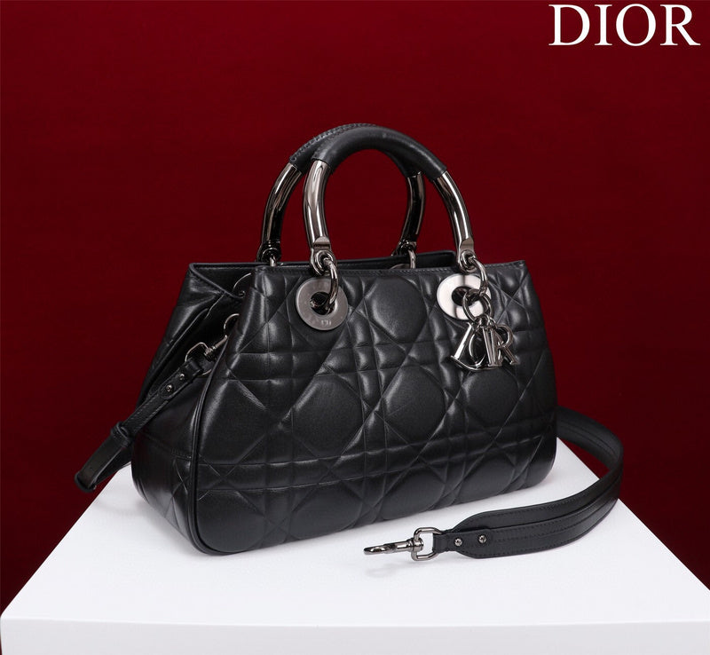 Dragons Bags Detail