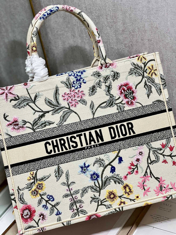 Dragons Bags Detail