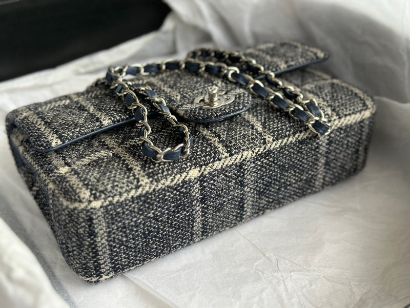Dragons Bags Detail