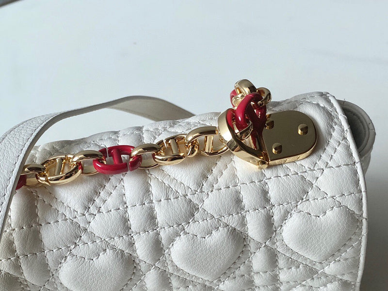 Dragons Bags Detail