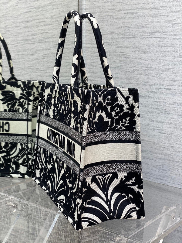 Dragons Bags Detail