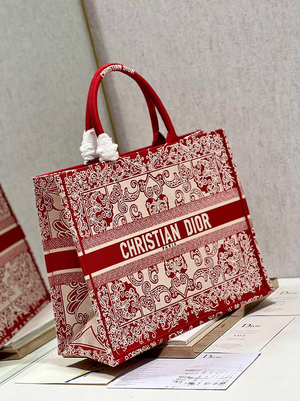 Dragons Bags Detail