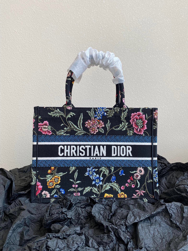 Dragons Bags Detail