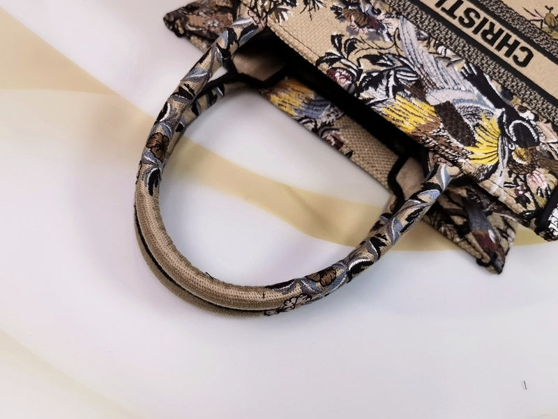 Dragons Bags Detail