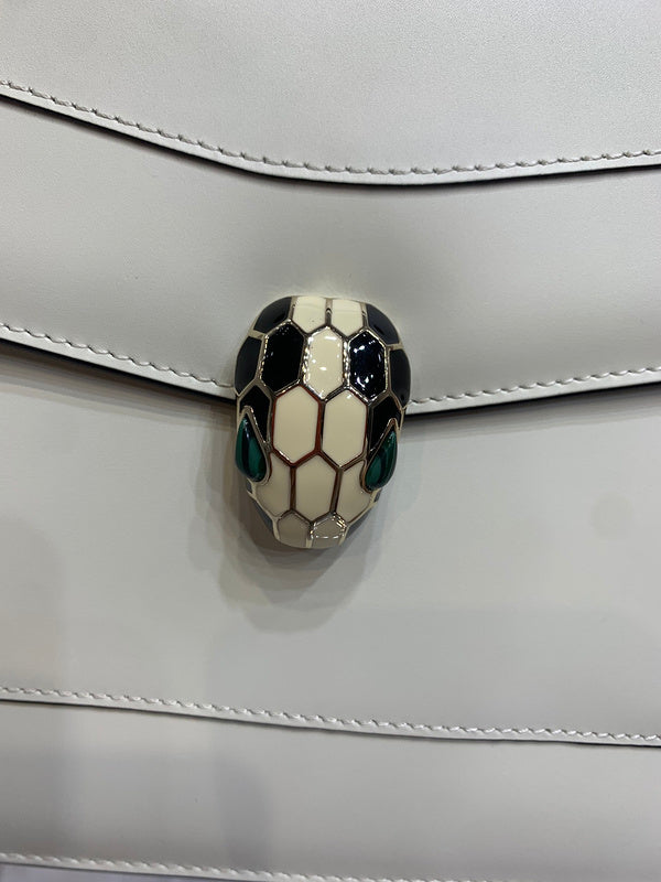 Dragons Bags Detail