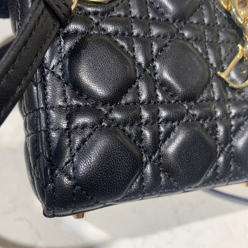 Dragons Bags Detail