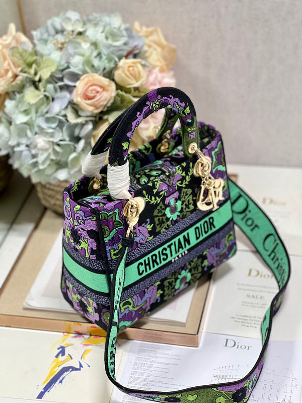 Dragons Bags Detail
