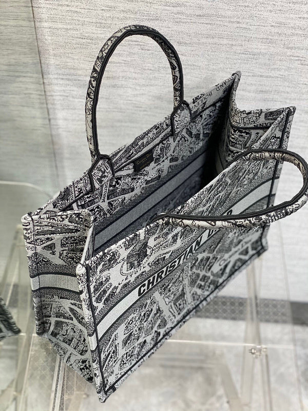 Dragons Bags Detail