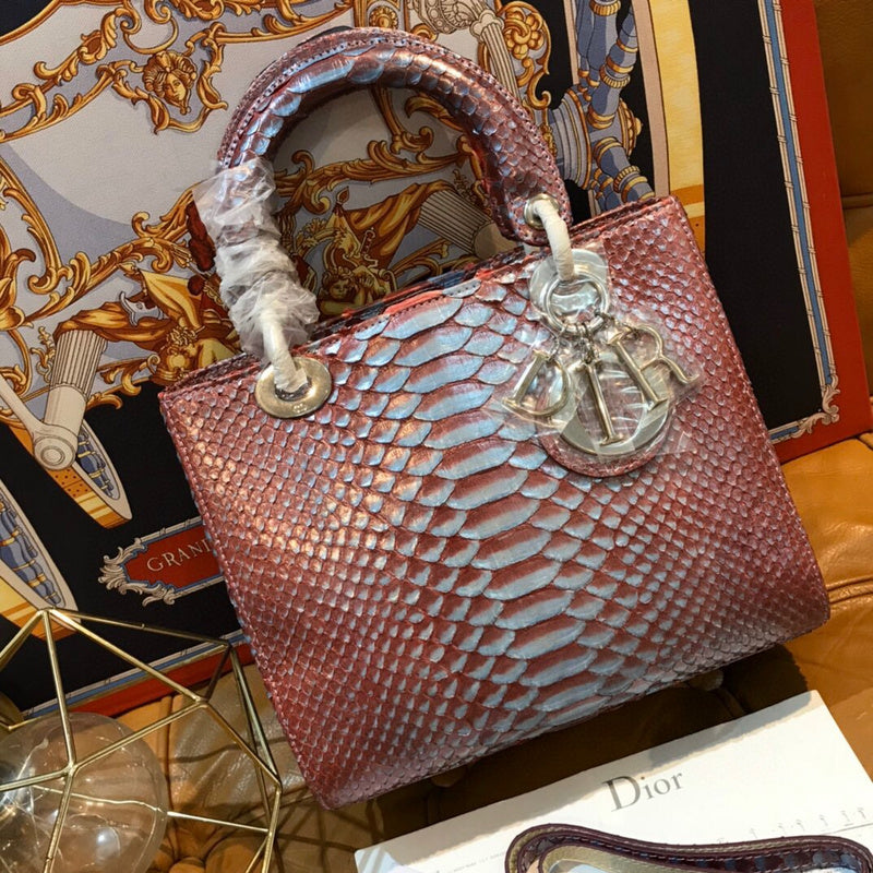 Dragons Bags Detail
