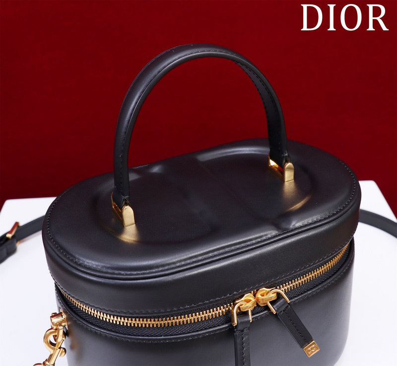 Dragons Bags Detail