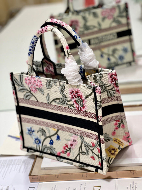 Dragons Bags Detail