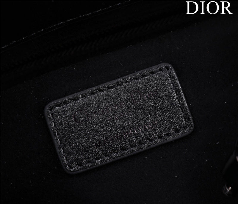Dragons Bags Detail