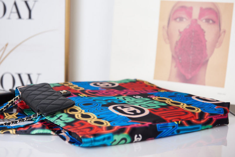 Dragons Bags Detail