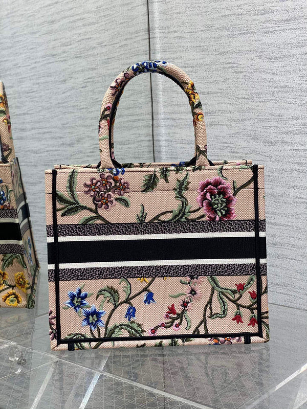 Dragons Bags Detail