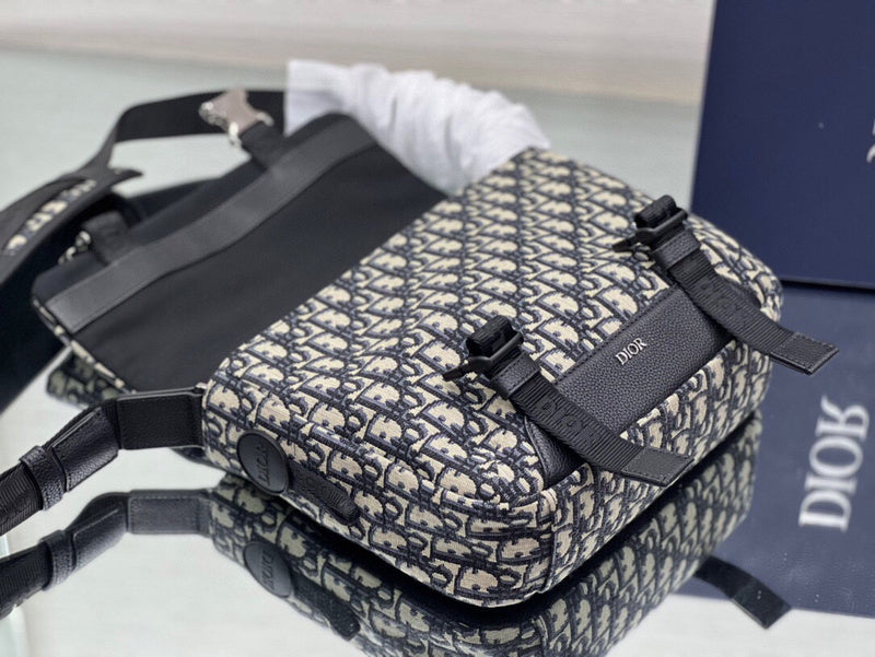 Dragons Bags Detail