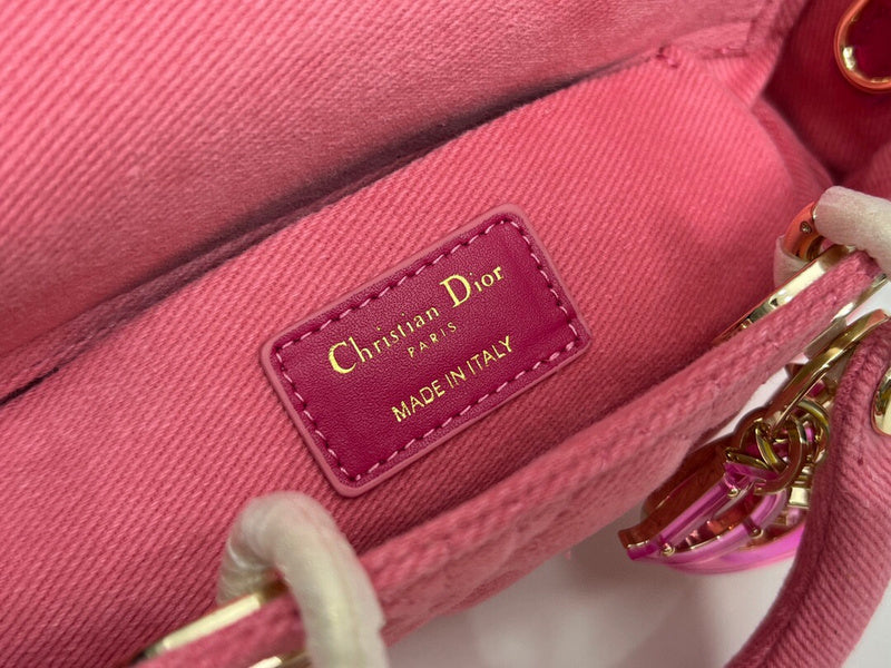 Dragons Bags Detail