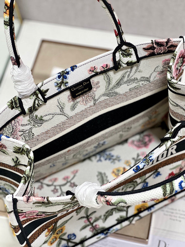 Dragons Bags Detail
