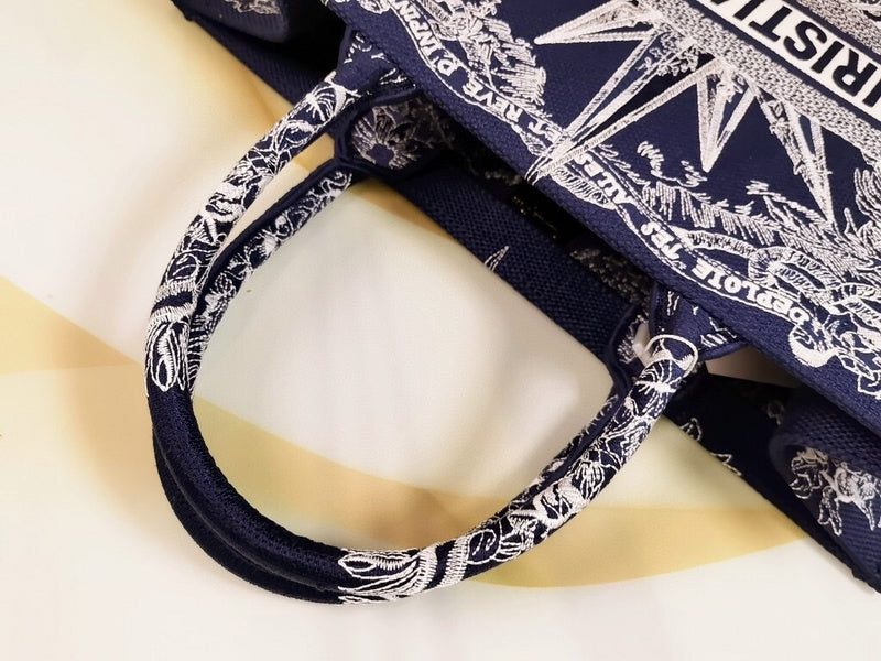 Dragons Bags Detail