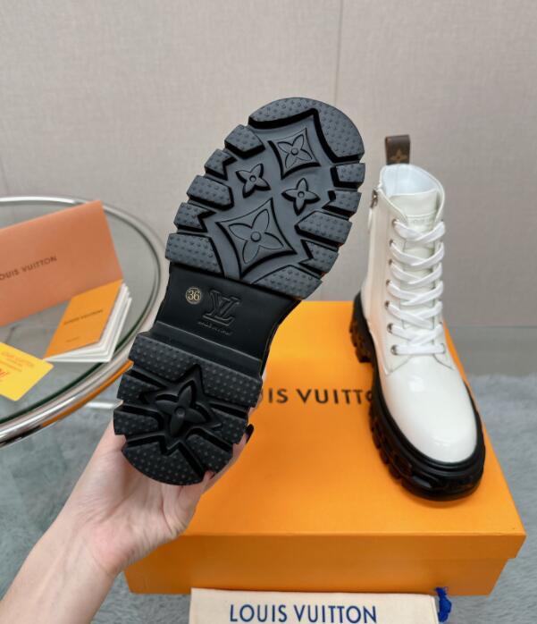 Dragons Bags Detail