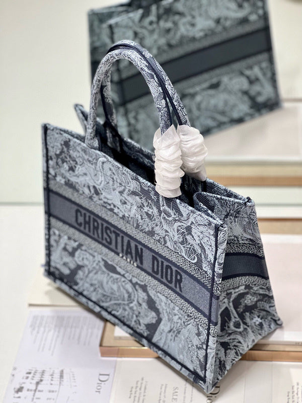 Dragons Bags Detail