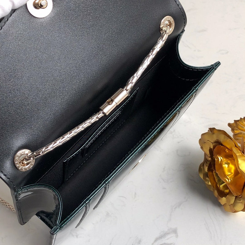 Dragons Bags Detail