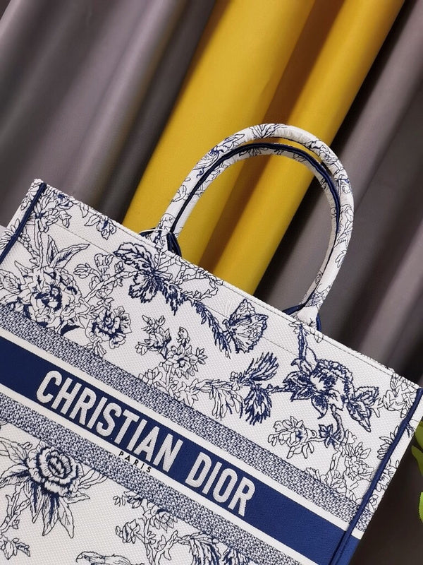 Dragons Bags Detail