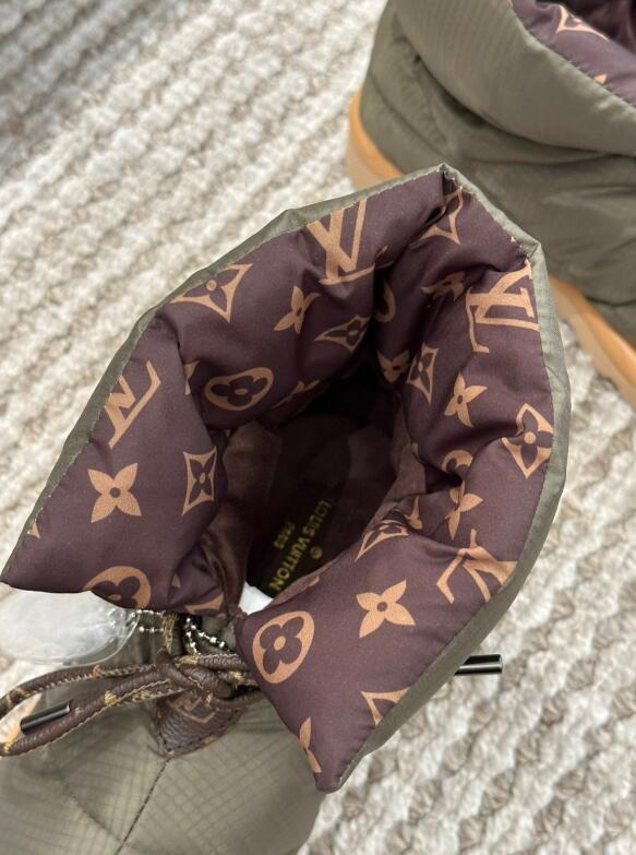 Dragons Bags Detail