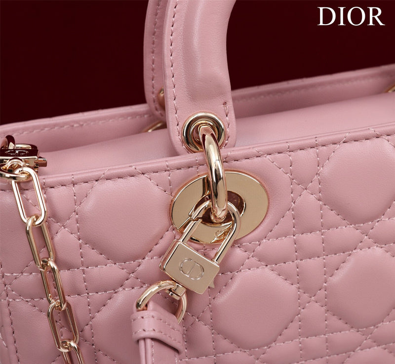 Dragons Bags Detail