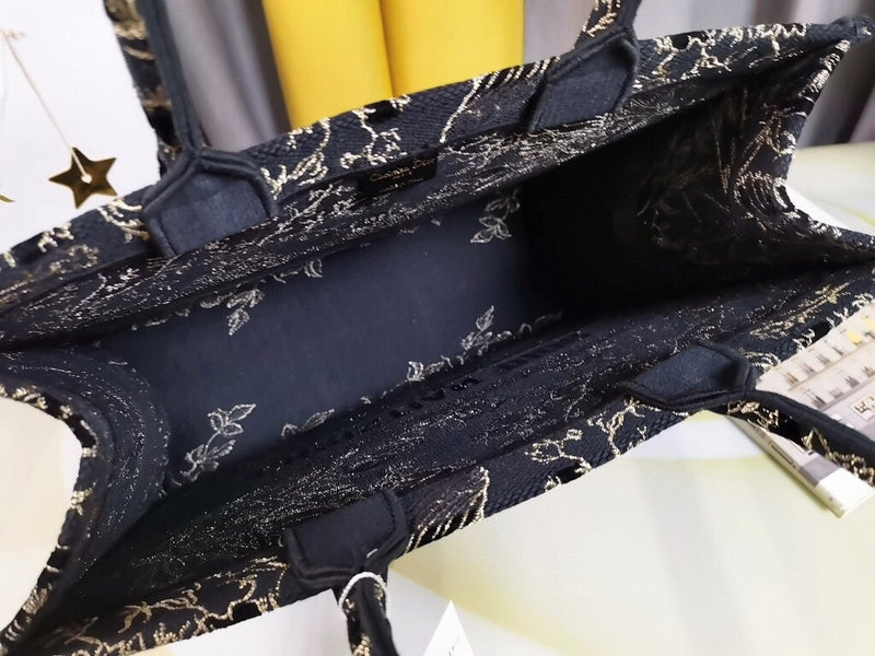 Dragons Bags Detail