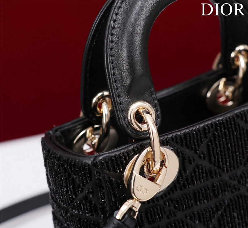 Dragons Bags Detail