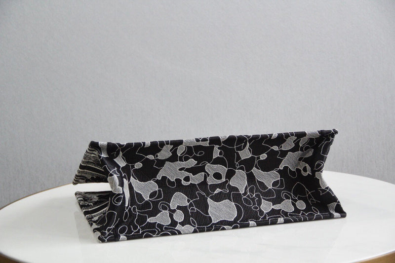 Dragons Bags Detail