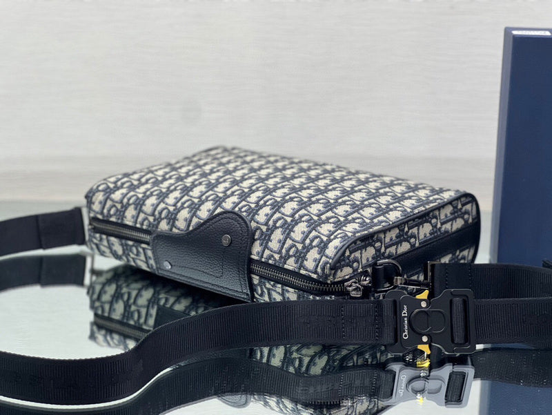Dragons Bags Detail