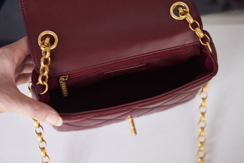 Dragons Bags Detail