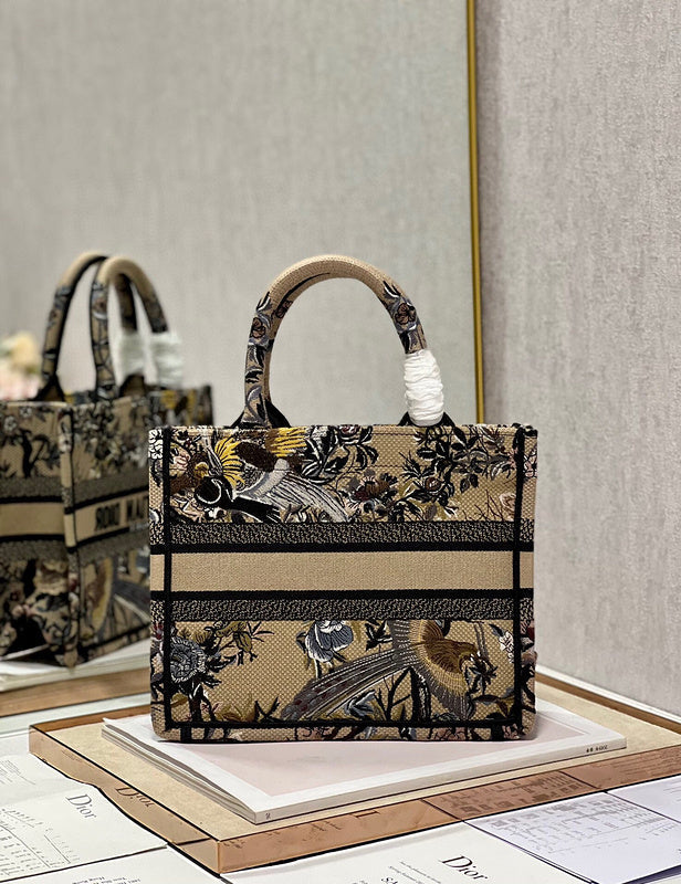 Dragons Bags Detail
