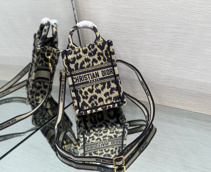 Dragons Bags Detail