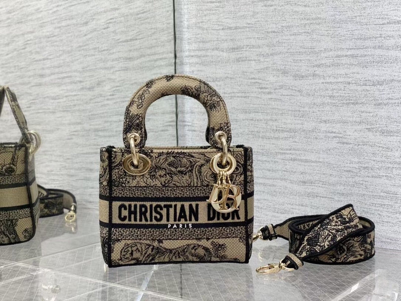 Dragons Bags Detail